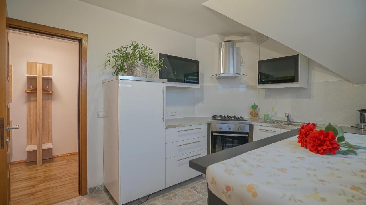 Vilux With Indoor Private Parking Apartamento Braşov Exterior foto
