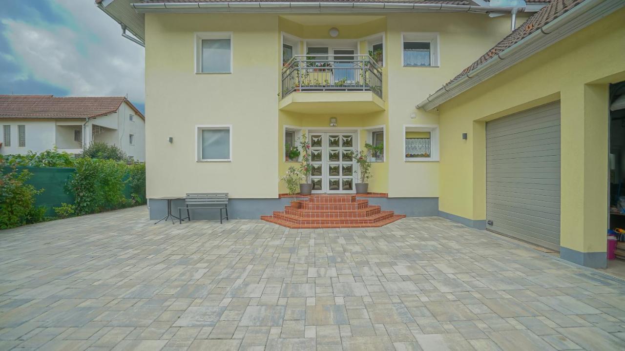 Vilux With Indoor Private Parking Apartamento Braşov Exterior foto