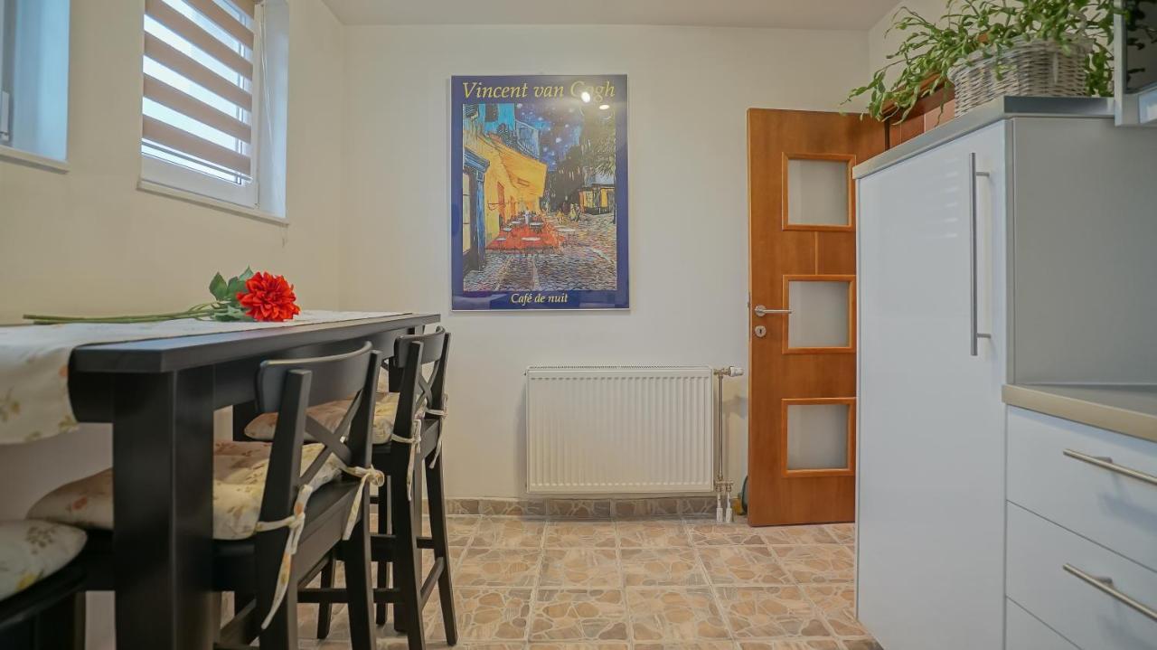 Vilux With Indoor Private Parking Apartamento Braşov Exterior foto